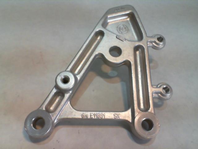 SUPPORTO SX PEDANA PILOTA RSV - TUONO 1000 APRILIA AP8146337 - immagine 2