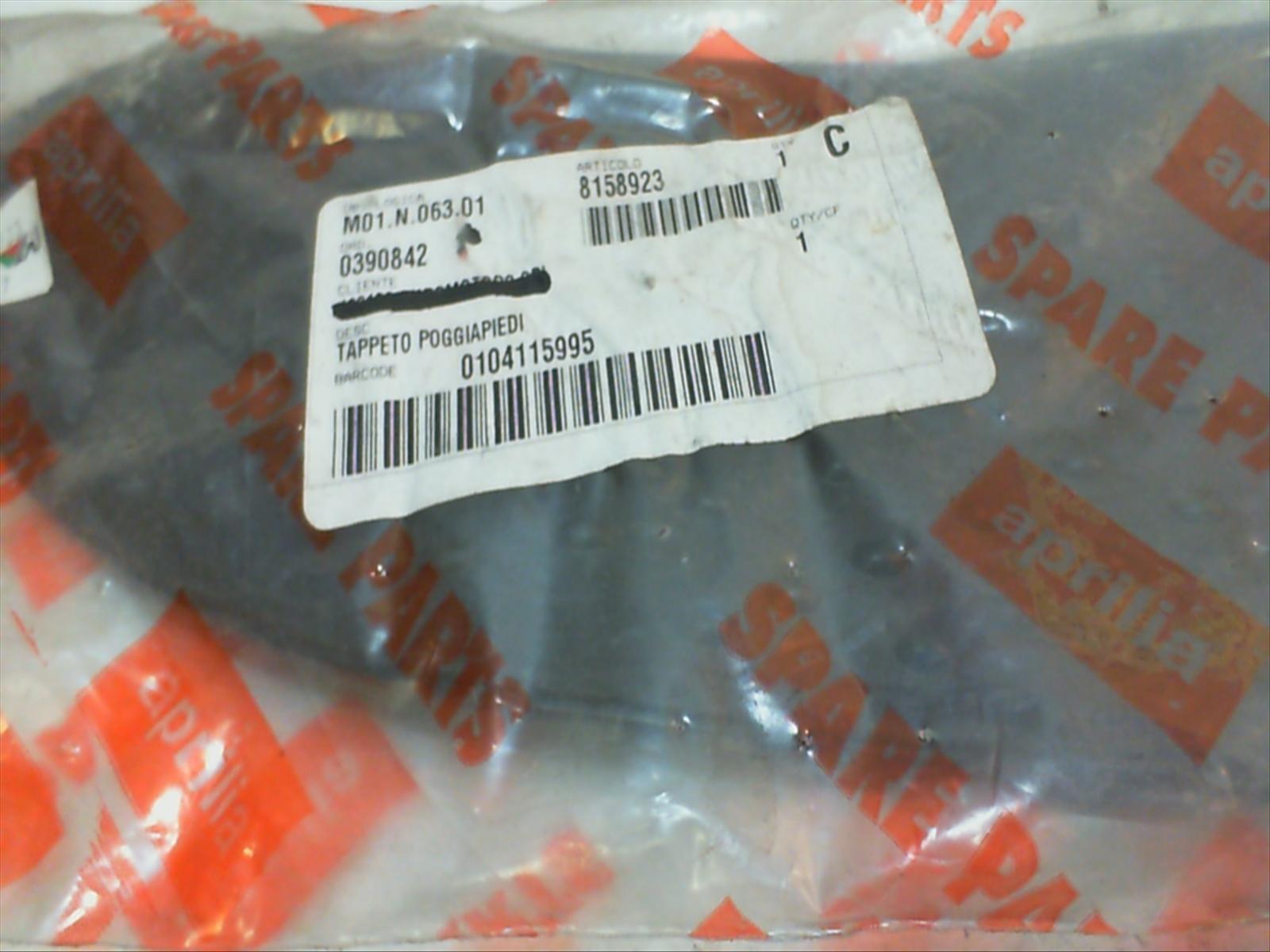 TAPPETO POGGIAPIEDI DX APRILIA SCARABEO AP8158923 - immagine 2