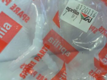 RACCORDO AD  Y APRILIA AP8120116