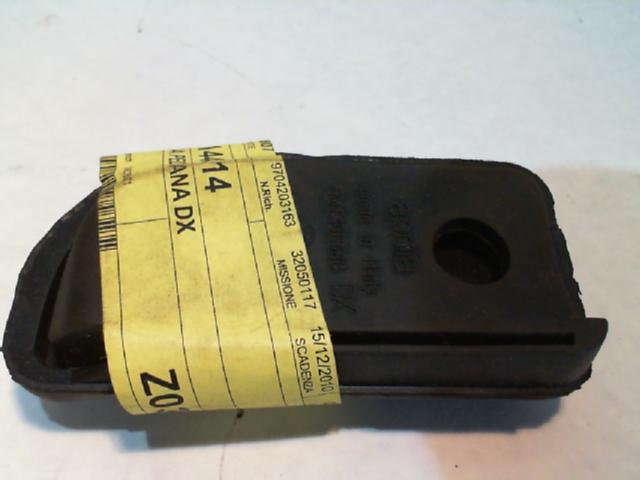 GOMMA PEDANA PASSEGGERO DX APRILIA SCARABEO AP8144514 - immagine 5