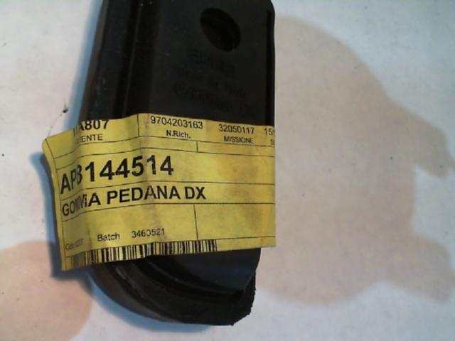 GOMMA PEDANA PASSEGGERO DX APRILIA SCARABEO AP8144514 - immagine 4