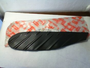 TAPPETO DX NERO SR APRILIA 8248665