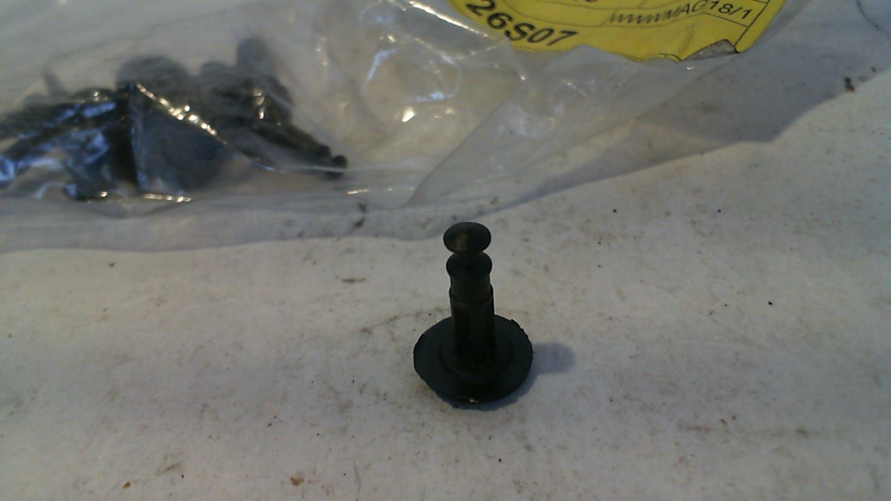 RIVETTO IN PLASTICA MASCHIO CAPONORD APRILA AP8144563 - immagine 2