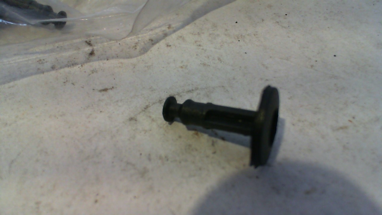 RIVETTO IN PLASTICA MASCHIO CAPONORD APRILA AP8144563