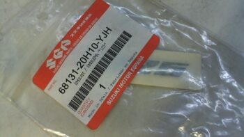 EMBLEMA 125 SIXTEEN SUZUKI 68131-20H10-YJH