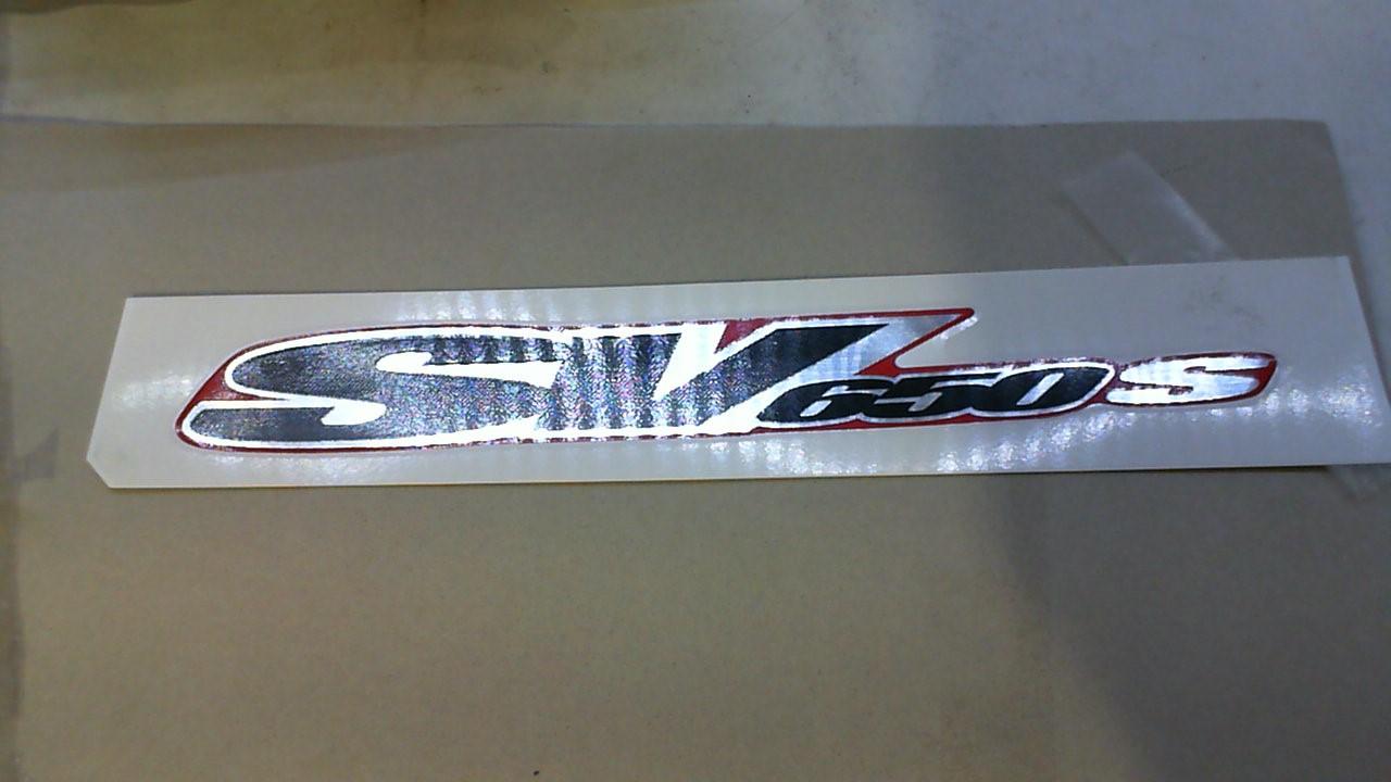 EMBLEMA SV 650 S 1999-2001 SUZUKI 68181-20F00-N9V