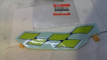 EMBLEMA AY50WR/Y SUZUKI 68135-35EM0-EV4