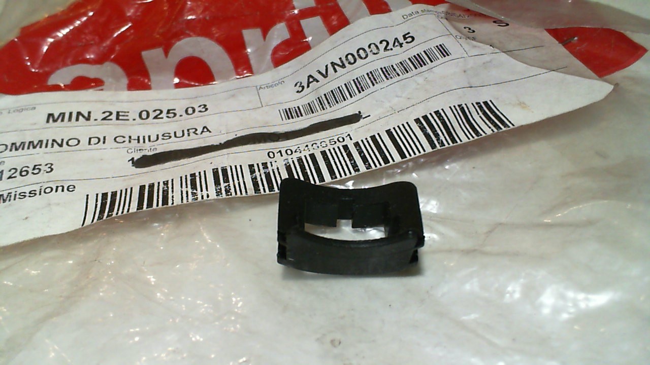 GOMMINO DI CHIUSURA INIEZIONE SR 50 APRILIA AP3AVN000245 - immagine 3