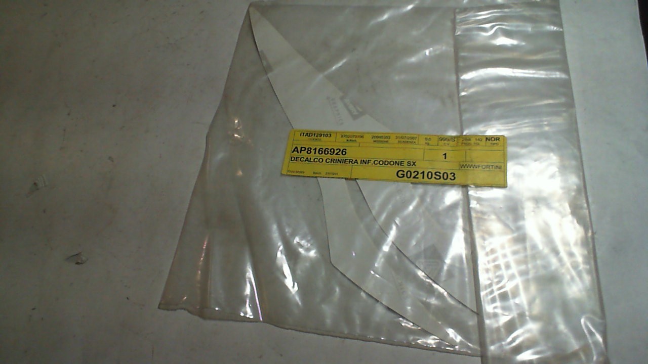 DECALCO CRINIERA INF.CODONE SX SR APRILIA AP8166926 - immagine 2