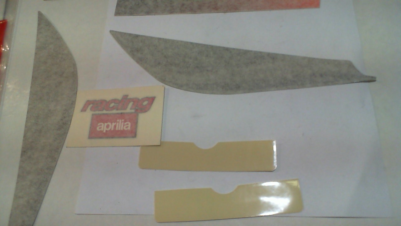 DECALCO SERIE CARROZ POST SR 50 APRLIA AP8267910 - immagine 4