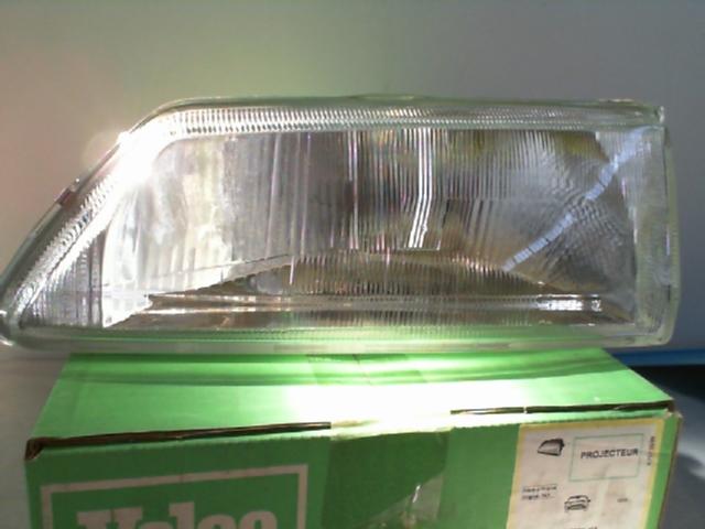 FARO ANTERIORE SX PEUGEOT 106 VALEO 084637
