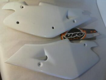 UFO HU03304041 FIANCATINE LATERALI HUSQVARNA CR 125 00-03 bianco/white