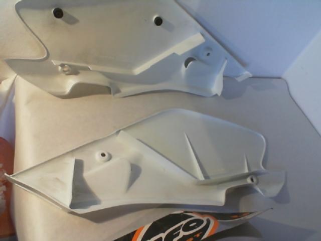 UFO HU03304041 FIANCATINE LATERALI HUSQVARNA CR 125 00-03 bianco/white - immagine 2