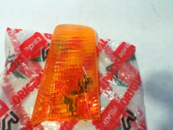 VETRO FRECCIA ANT. DX AMICO APRILIA 8212410