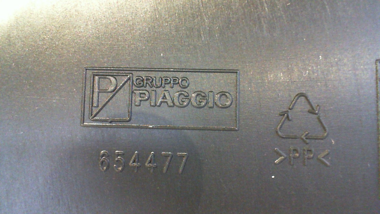 PROTEZIONE TUBO BENZINA GP 800 GILERA 654477 - immagine 2