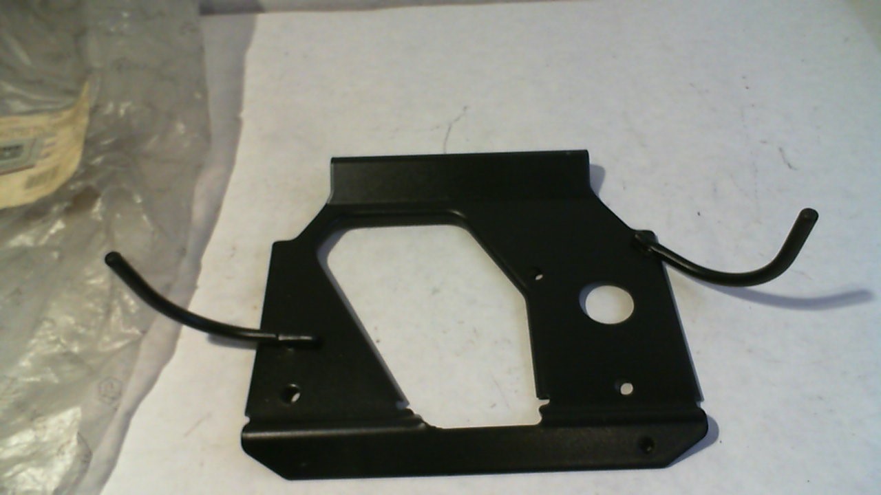 PIASTRA COLLEGAMENTO MANUBRIO STRUMENTI BEVERLY PIAGGIO 622519 - immagine 2