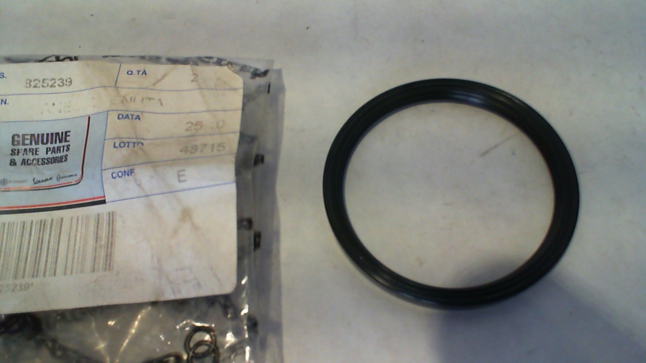 ANELLO DI TENUTA MIS.50X57X5 BEVERLY PIAGGIO 825239