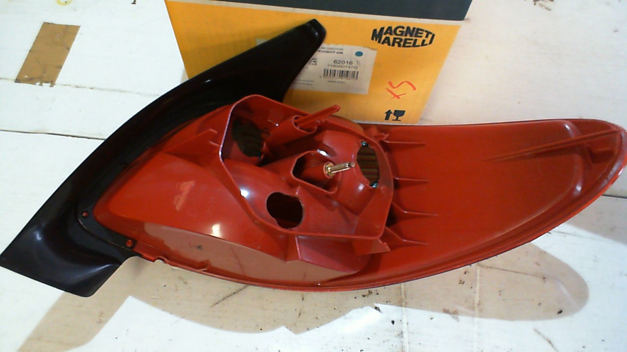 FARO POSTERIORE Sx PEUGEOT 206 MAGNETI MARELLI 62016 - immagine 3