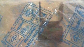 ATTACCO SPECCHIO RETROVISORE APE PIAGGIO 245171