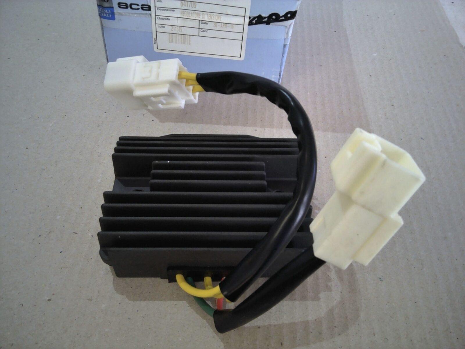 REGOLATORE DI TENSIONE VESPA LIBERTY MP3 PIAGGIO 641709