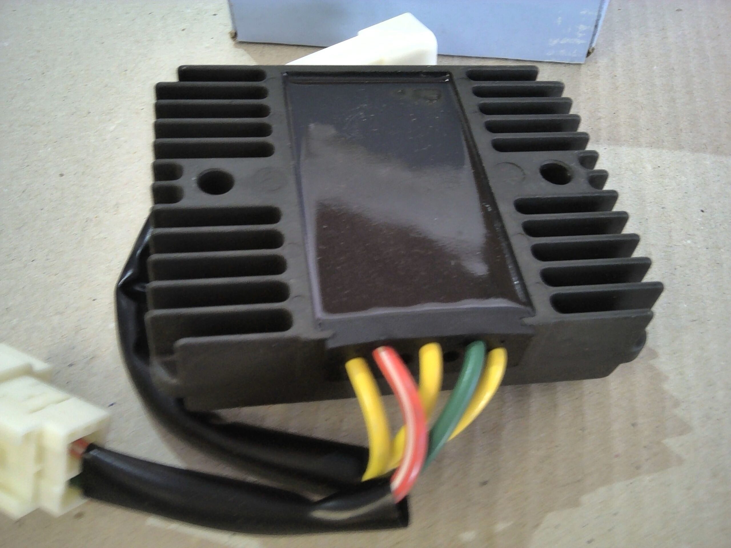 REGOLATORE DI TENSIONE VESPA LIBERTY MP3 PIAGGIO 641709 - immagine 4