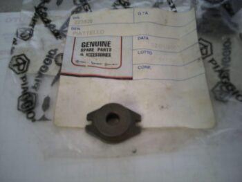 PIATTELLO REGOLATORE POMPA MOTORE APE DIESEL PIAGGIO 223528