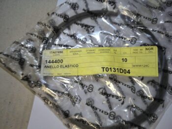 ANELLO ELASTICO FERMO PACCO FRIZIONE APE 703 601 PIAGGIO 144400
