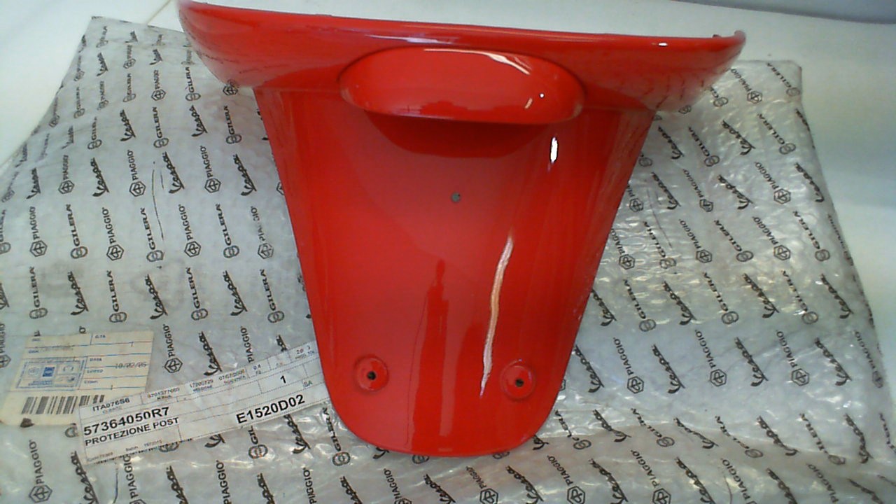 PROTEZIONE POST PARAFANGO ROSSO VESPA ET4 125-150 57364050R7 - immagine 3