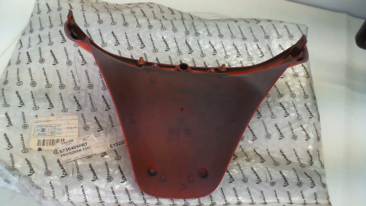 PROTEZIONE POST PARAFANGO ROSSO VESPA ET4 125-150 57364050R7 - immagine 4