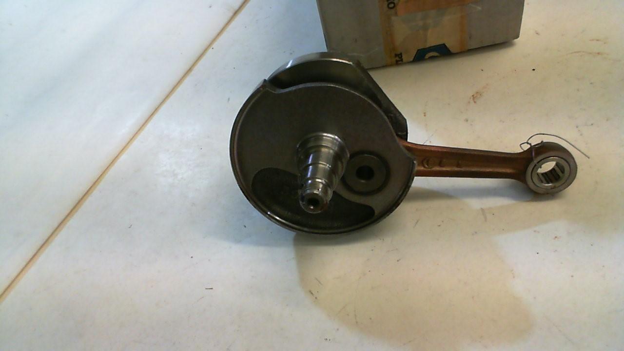 ALBERO MOTORE VESPA 50 PIAGGIO 2246685 EX 224668