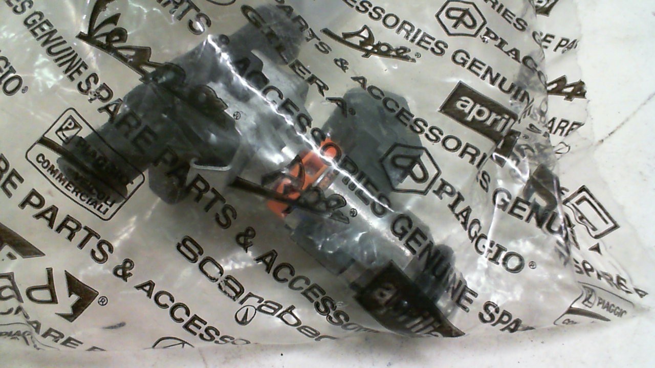 INIETTORE COMPLETO DI RACC. MP3 LIBERTY X10 PIAGGIO B0130545