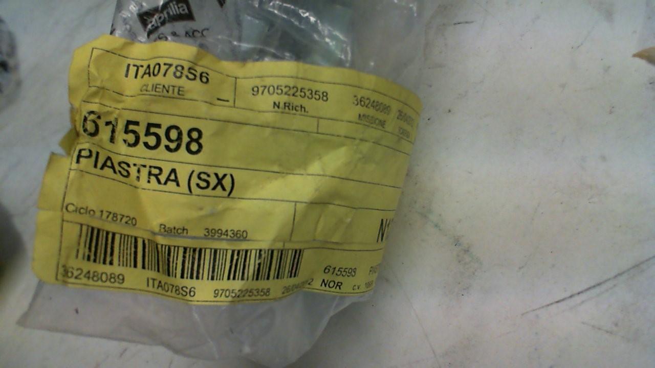 PIASTRA SX QUARGO PIAGGIO 615598 - immagine 3