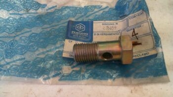 PERNO FISSAGGIO TUBO RADIATORE OLIO APE CAR DIESEL MAX POKER TM PIAGGIO 236859