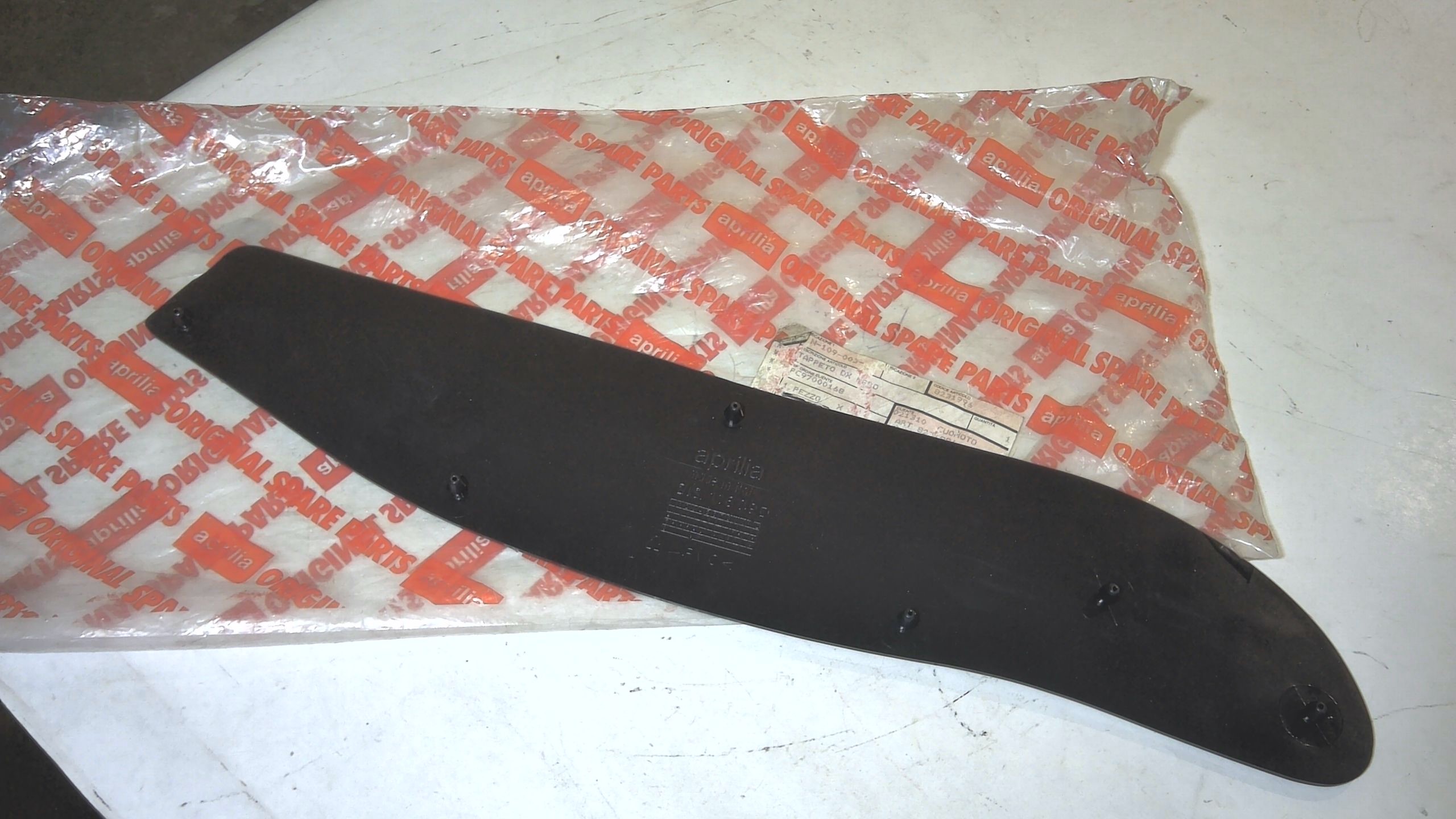 TAPPETO DX RALLY 50 APRILIA AP8231996 - immagine 3