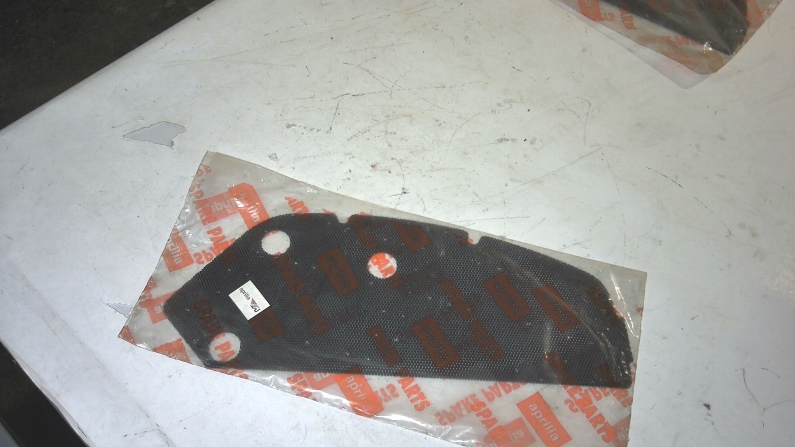 RETE COPRIFILTRO LEONARDO 250/300 APRILIA AP8139314