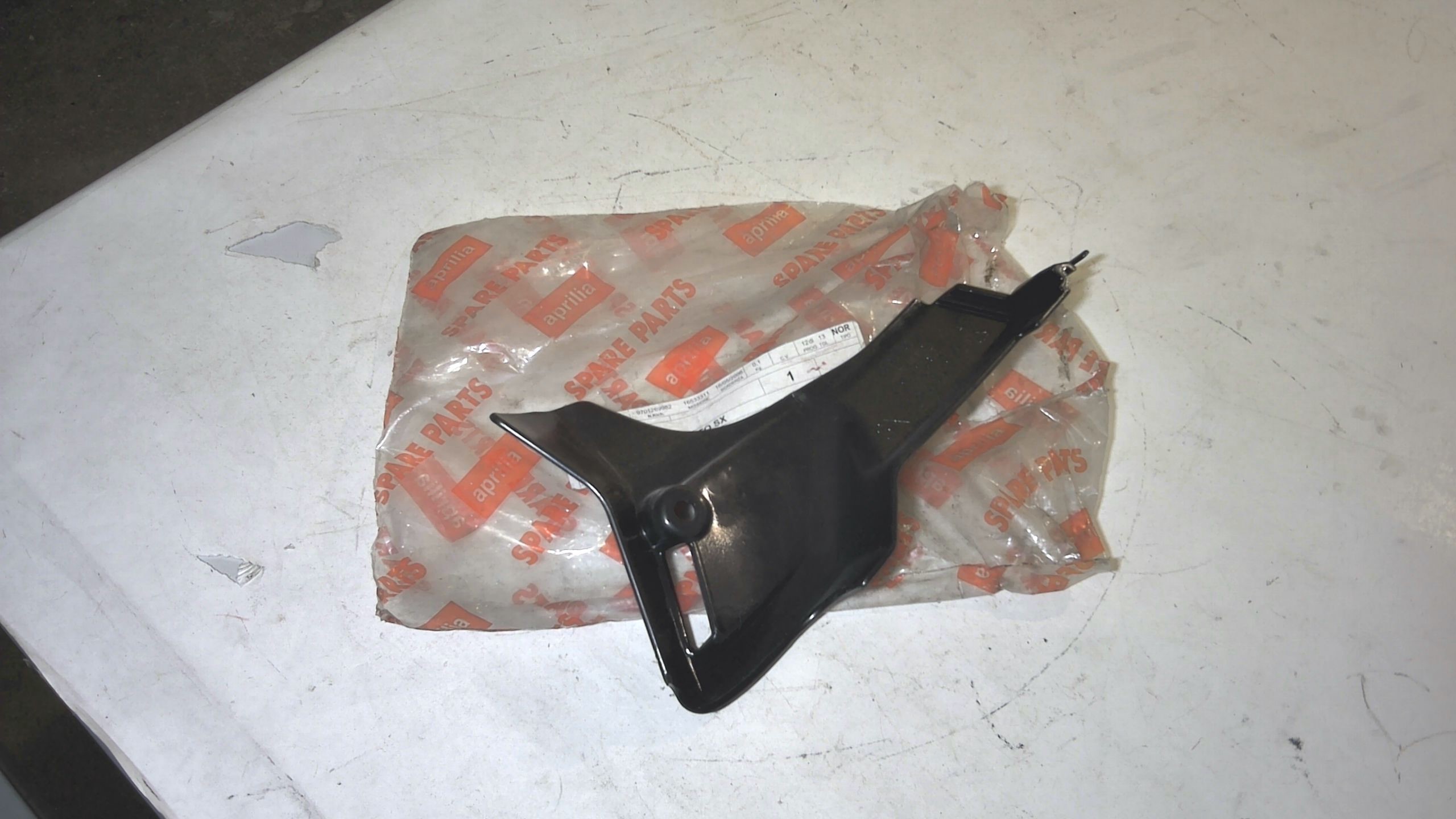 COPERTURA CAVALLETTO SX ATLANTIC APRILIA AP8158465 - immagine 3