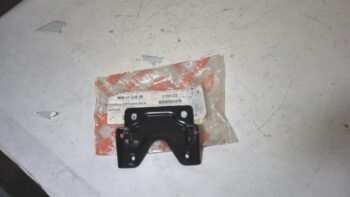 PIASTRA SUPP. MANIGLIA LEONARDO APRILIA AP8158322