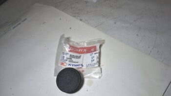 TAPPO PROTEZIONE PARAURTI ANT. KYMCO UXV 85104-lee8-e00