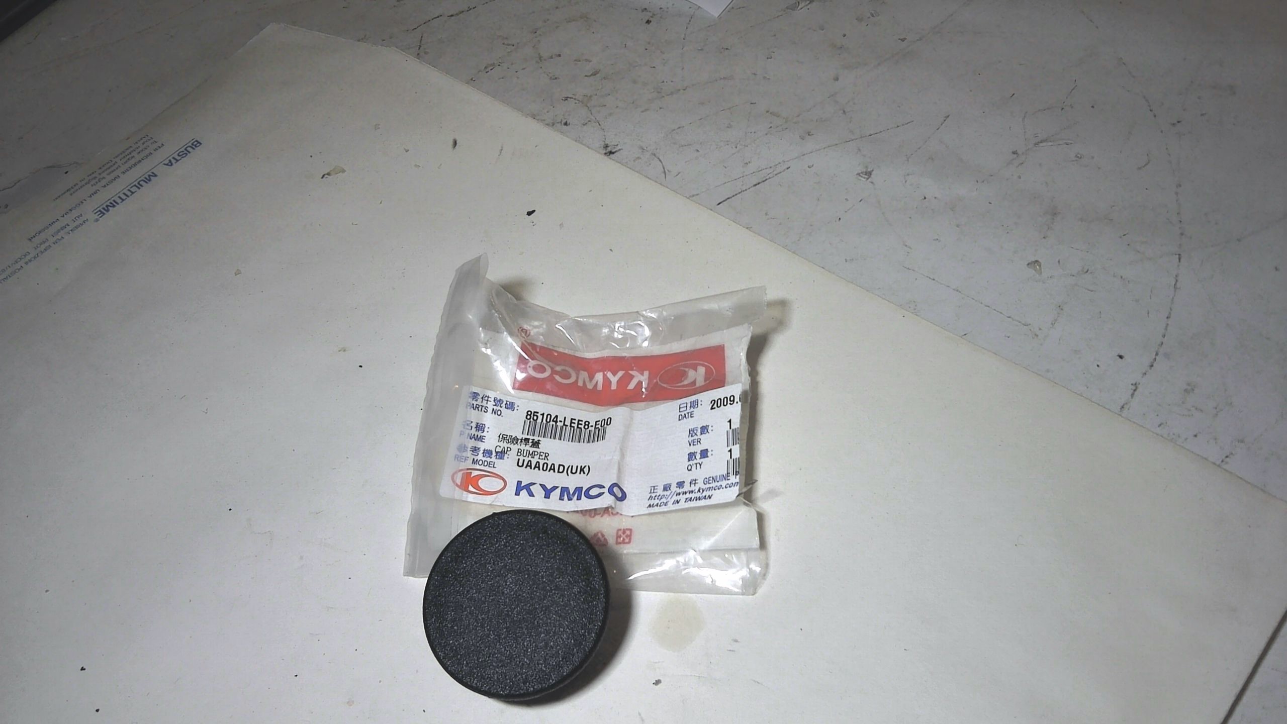 TAPPO PROTEZIONE PARAURTI ANT. KYMCO UXV 85104-lee8-e00