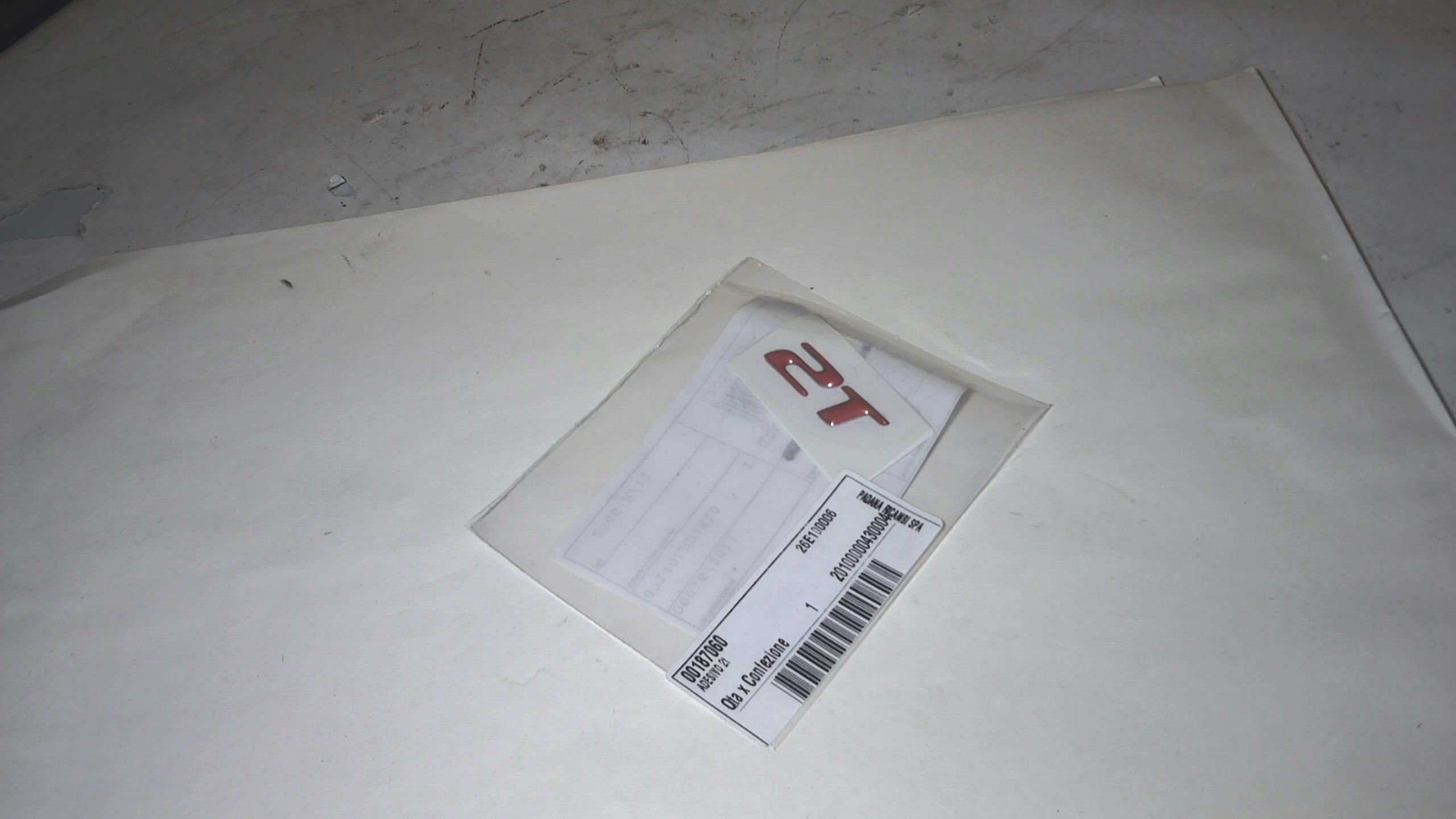ADESIVO " 2T " KYMCO 87140LKD1E10 - 00187060