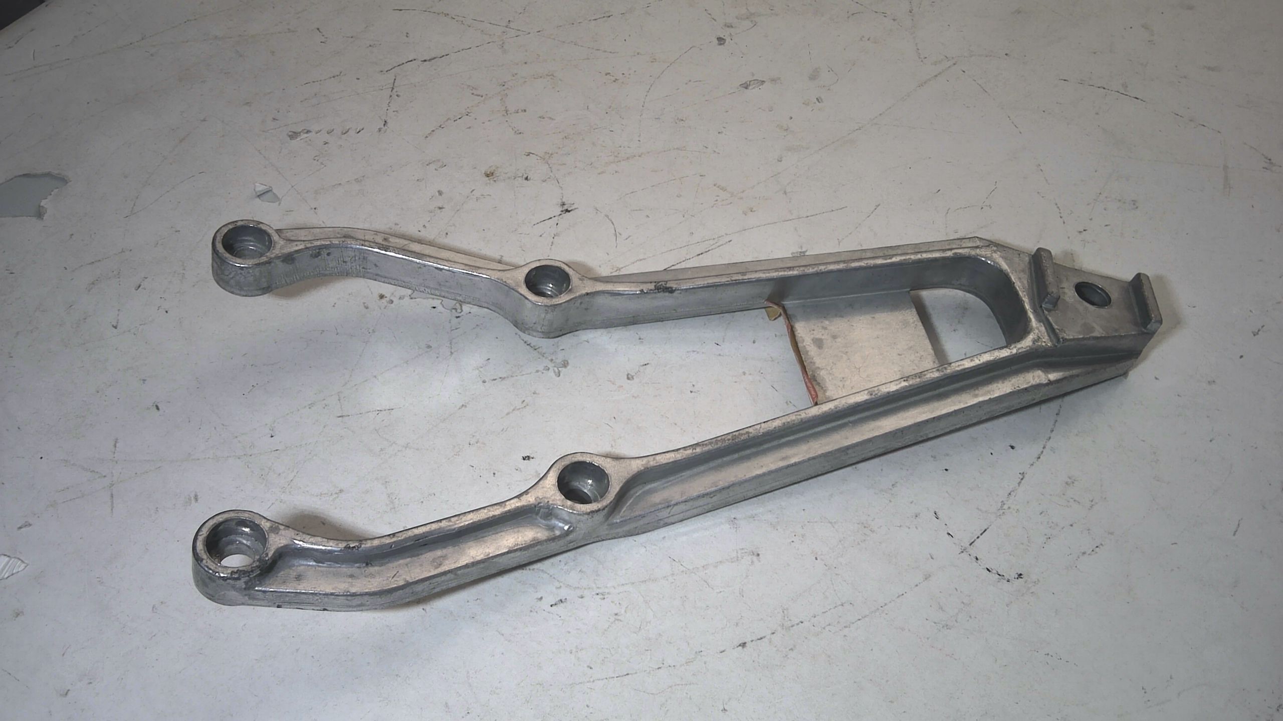 SUPPORTO PEDANA DX GILERA KZ 125 324094 - immagine 2