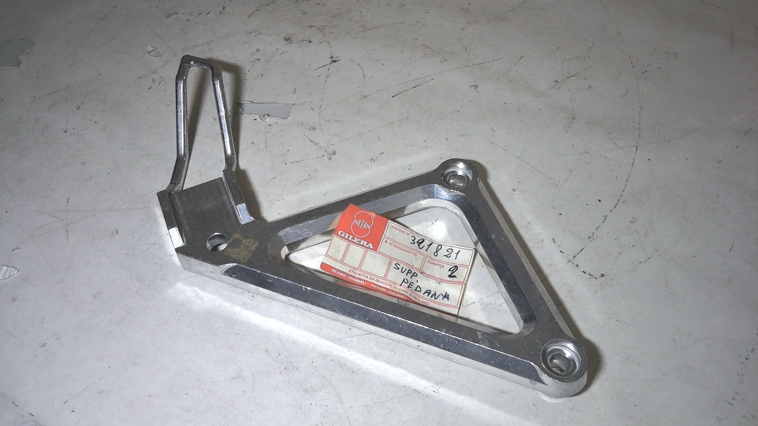 SUPPORTO PEDANA GILERA DAKOTA COD 321821