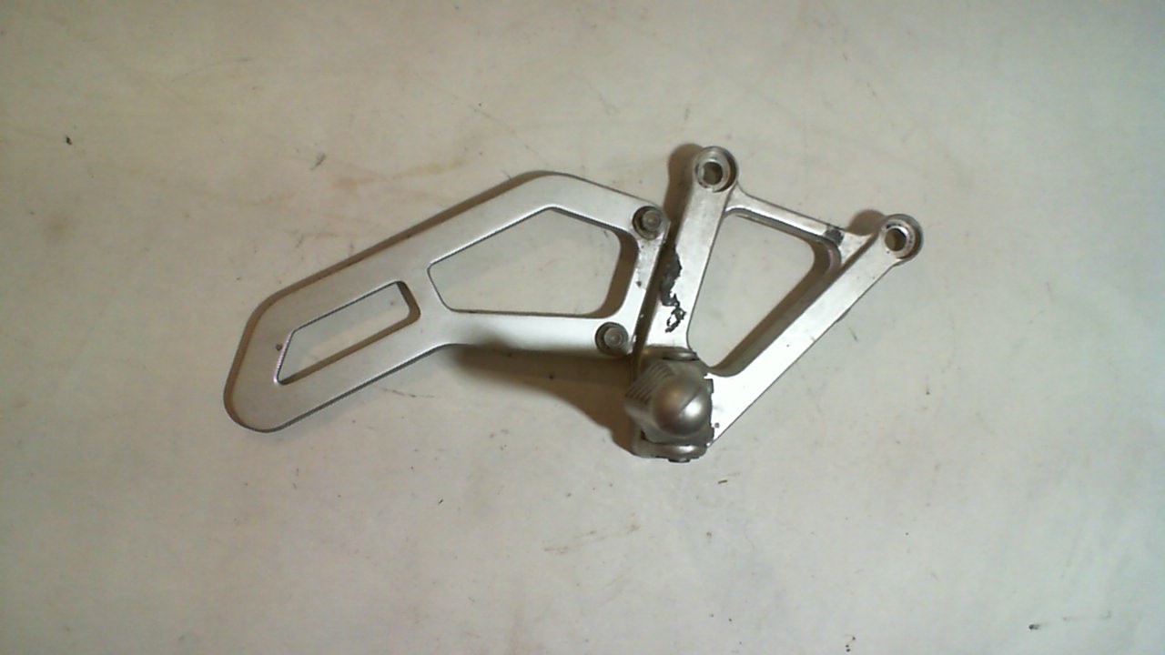 SUPPORTO DX PEDANA PILOTA APRILIA RSV - TUONO 1000 USATA - immagine 2