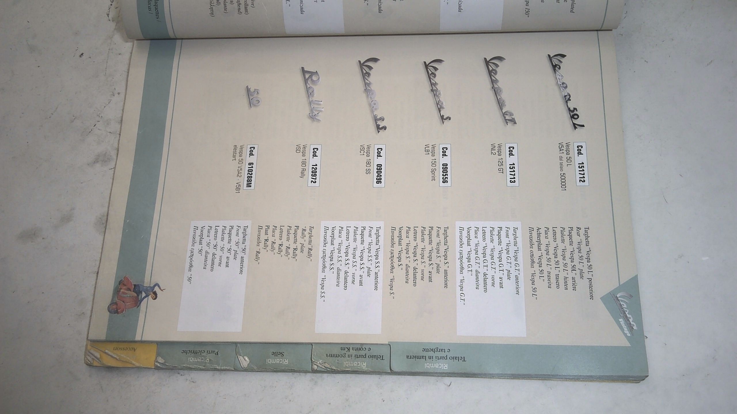CATALOGO ACCESSORI E RARE PARTI DI RICAMBIO VESPA PIAGGIO EDIZIONE 2009 - immagine 4