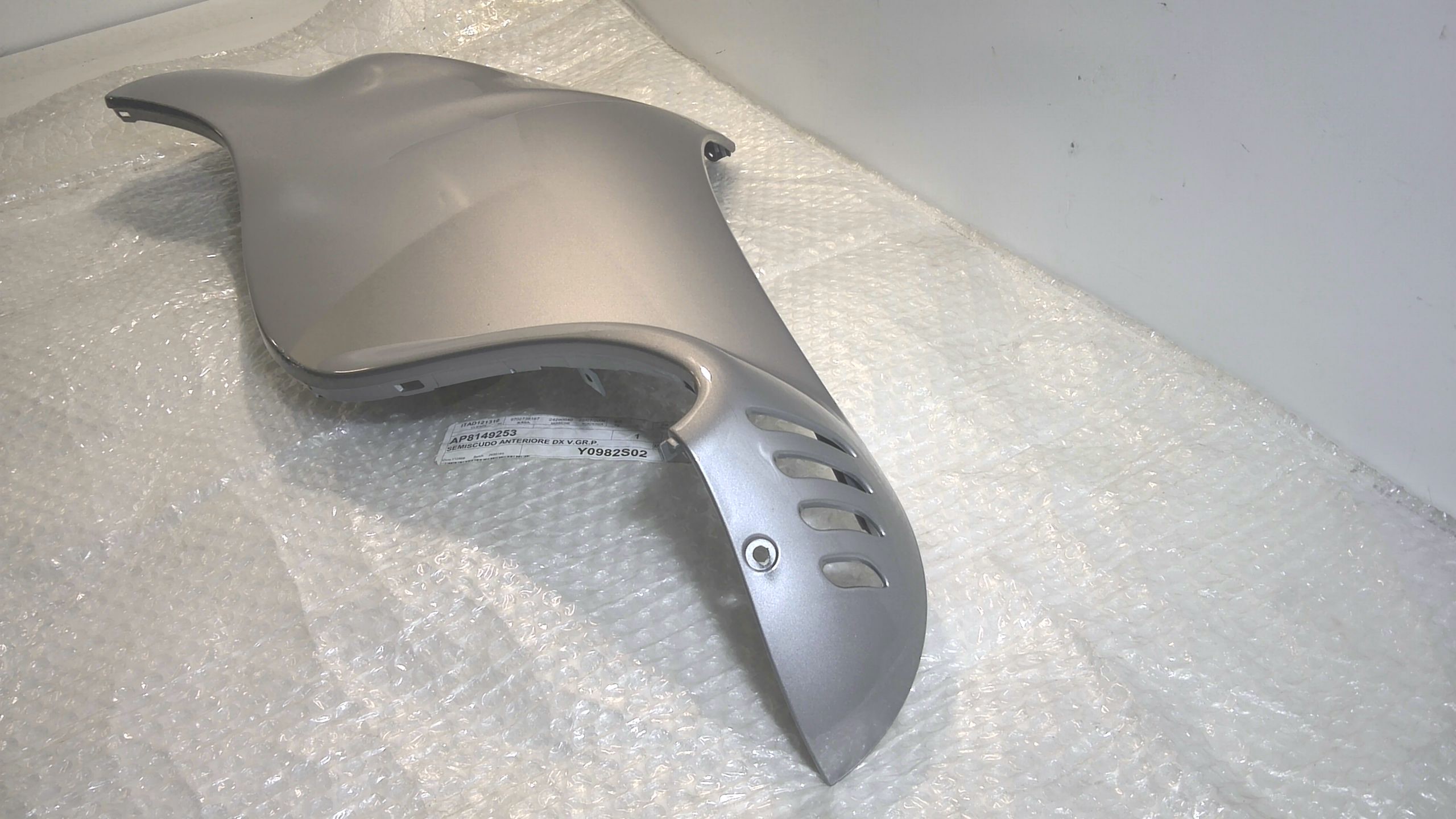 SEMISCUDO ANT. DX SCARABEO APRILIA AP8149253 - immagine 4