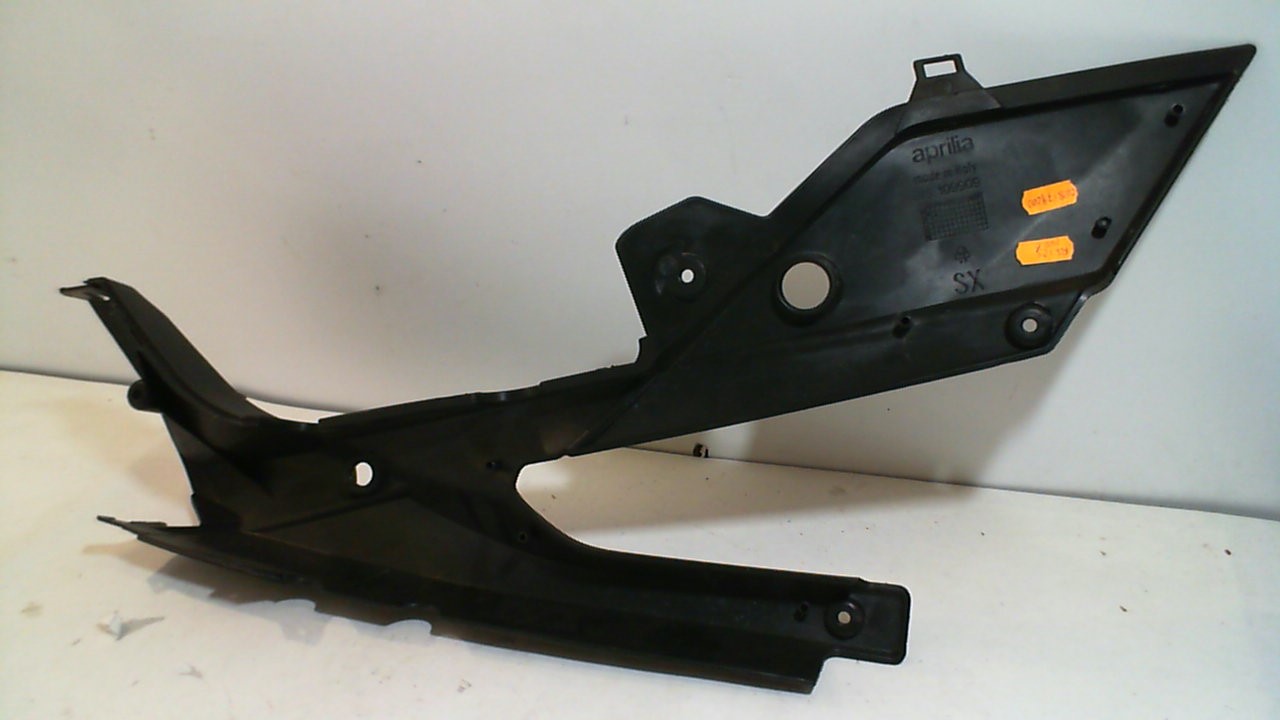 COPRIREGGISELLA SX RS 125 APRILIA AP8179200 - immagine 4