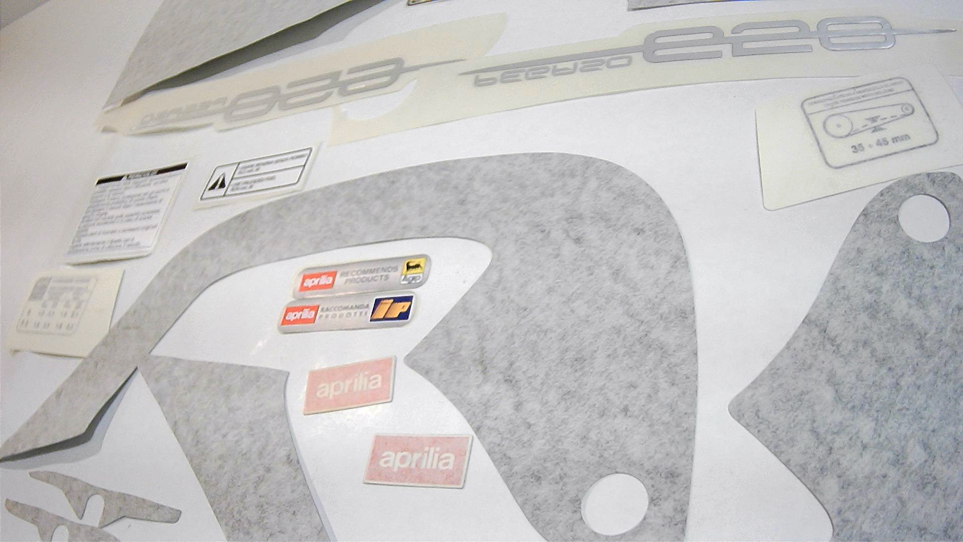 DECALCO SERIE PEGASO APRILIA AP8167320 - immagine 6