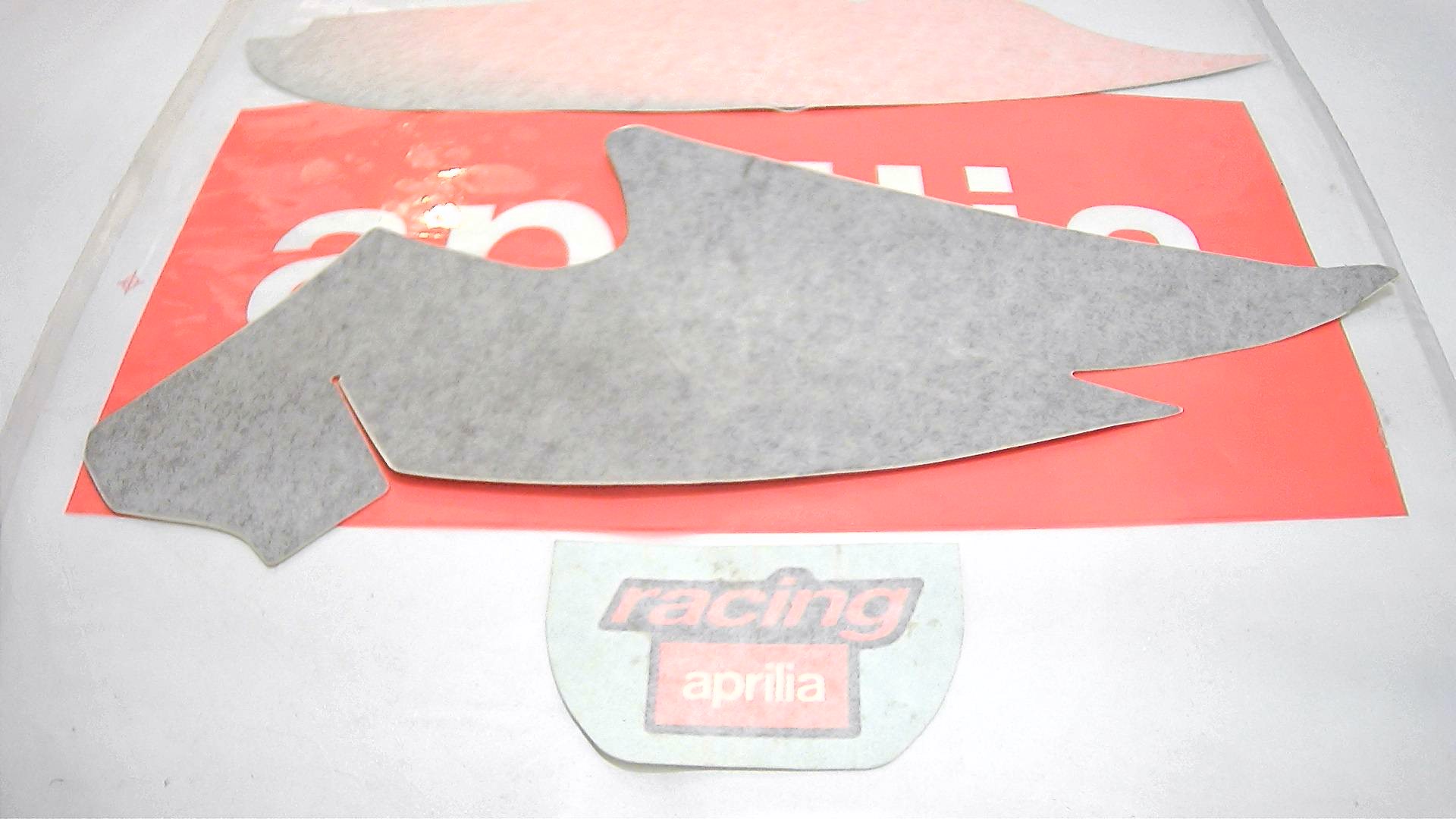 DECALCO SERIE FRONTALE RS 125 APRILIA AP8177508 - immagine 3