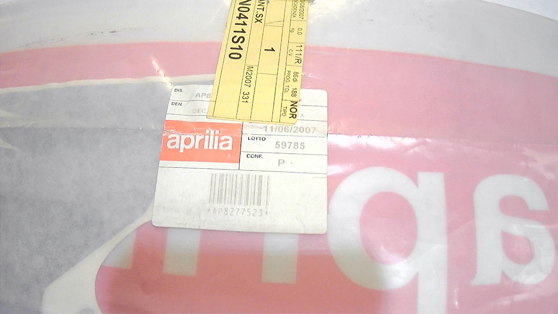 DECALCO LEONE SEMISCUDO ANT. SR APRILIA AP8277523 - immagine 3