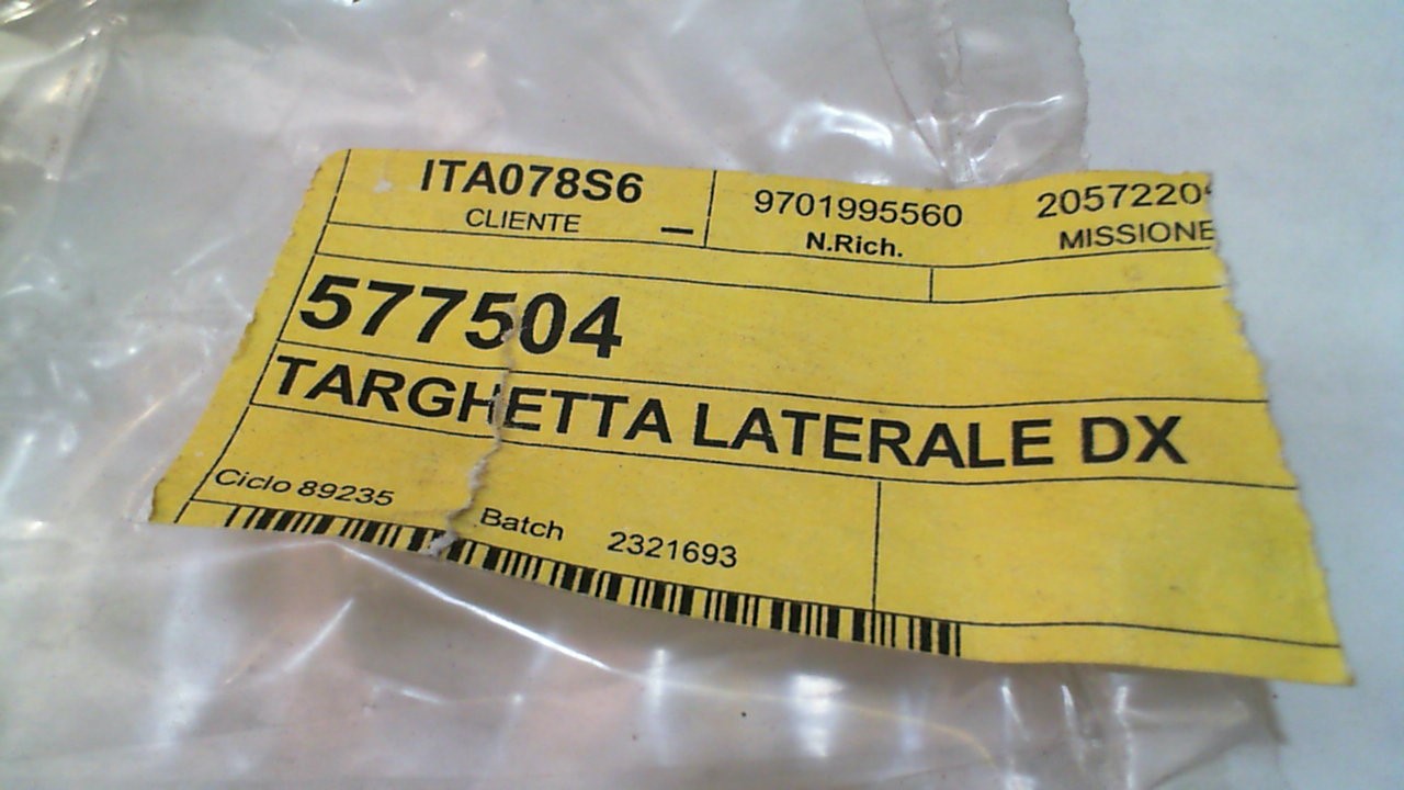 TARGHETTA LAT. DX PIAGGIO 577504 - immagine 3